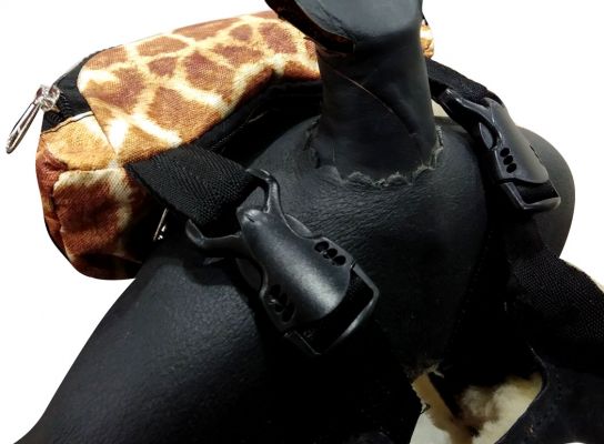 Showman Giraffe Print Insulated Nylon Saddle Pouch #2